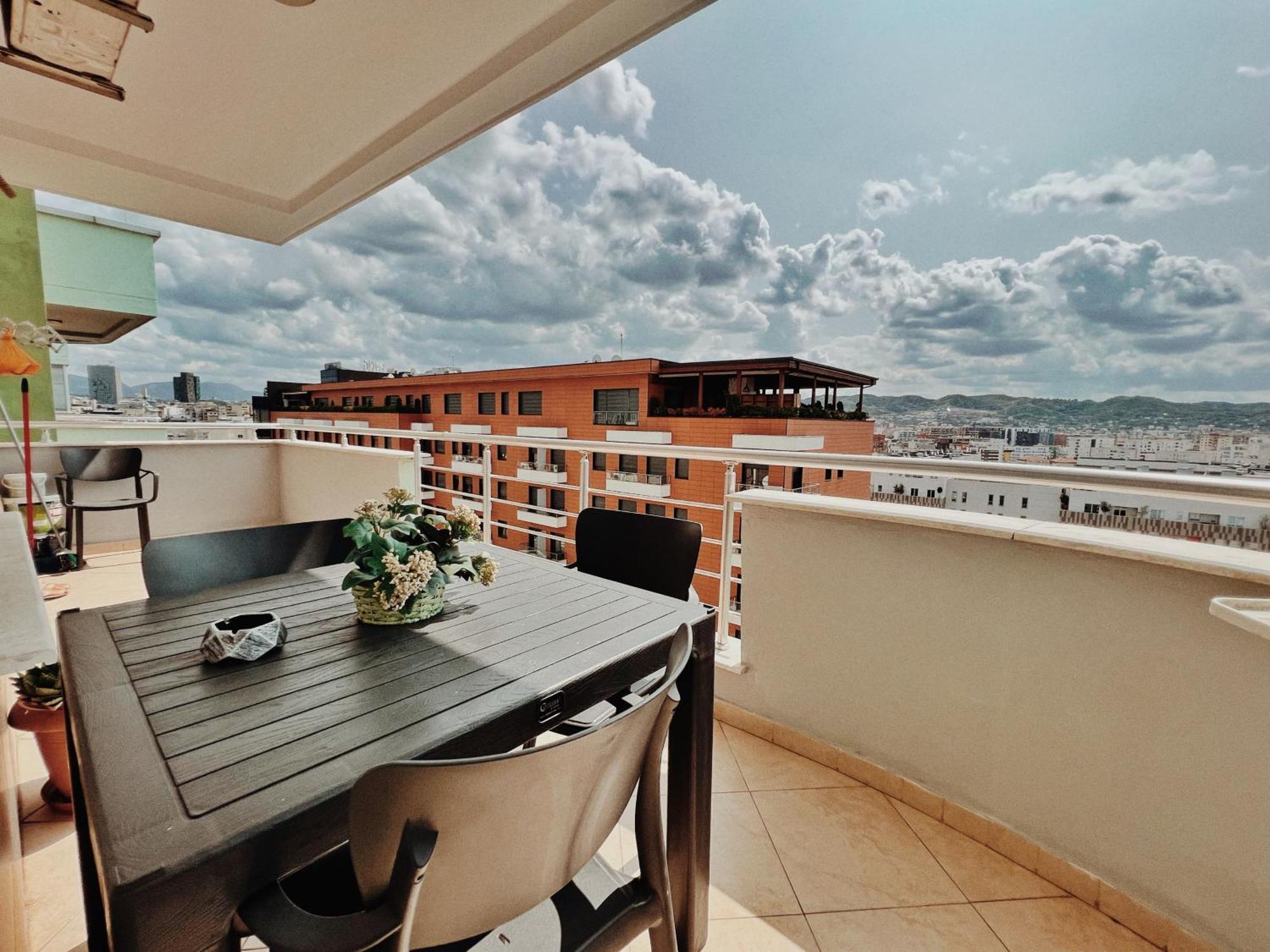 Cozy Rooftop Apartment - Your Home, Away From Home! Tirana Extérieur photo