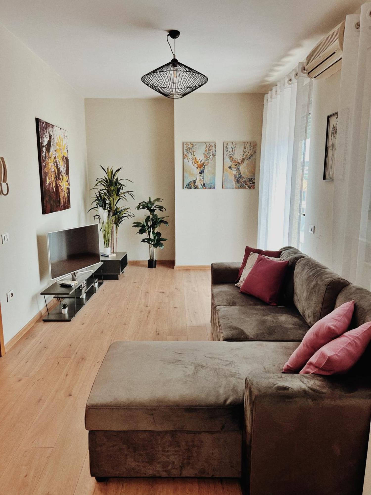 Cozy Rooftop Apartment - Your Home, Away From Home! Tirana Extérieur photo