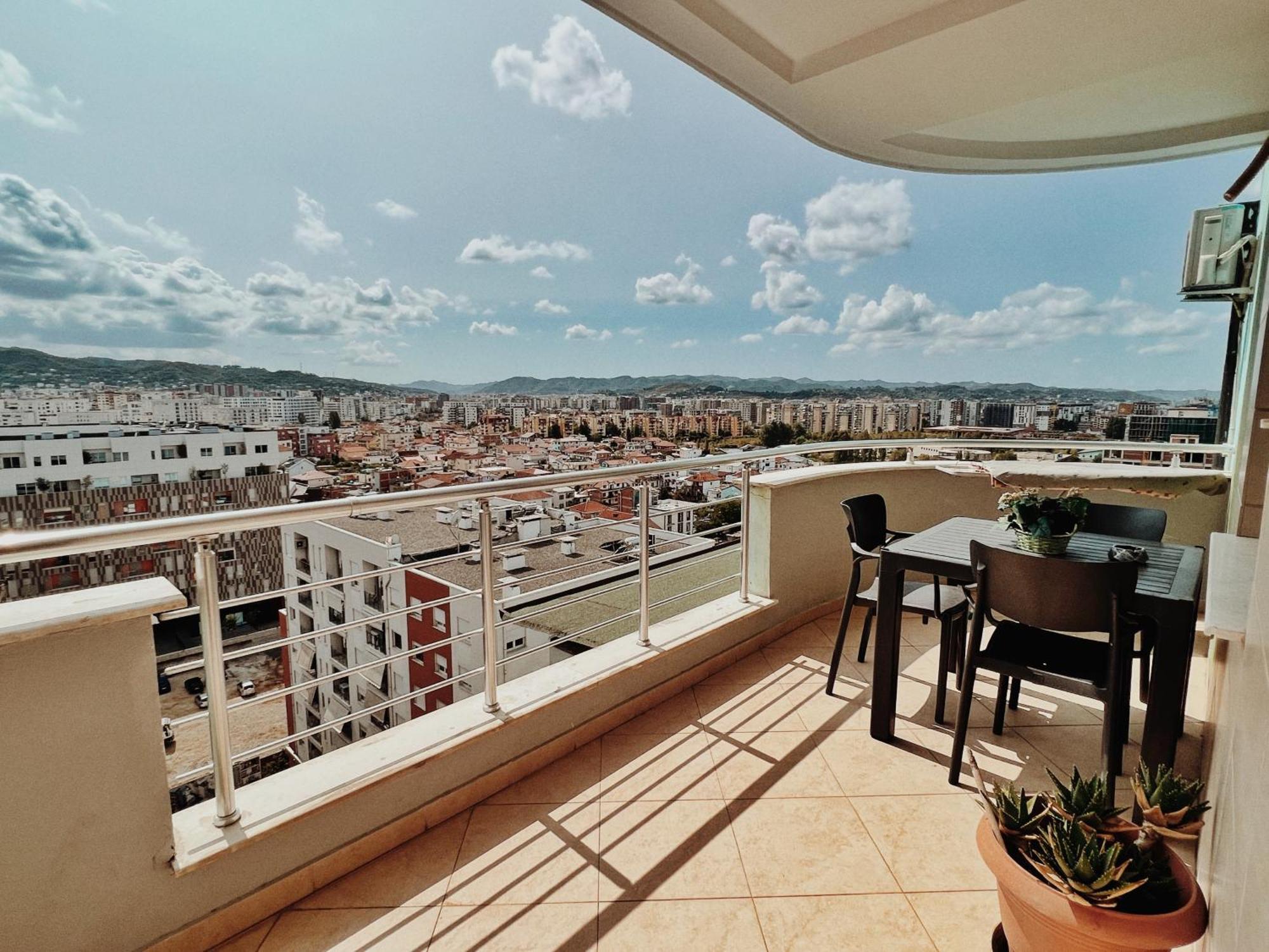 Cozy Rooftop Apartment - Your Home, Away From Home! Tirana Extérieur photo